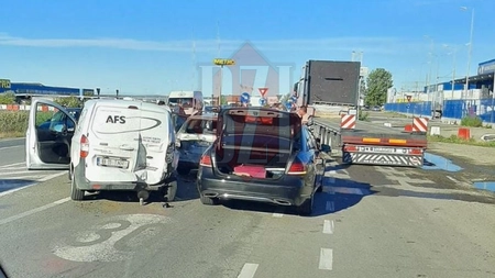 Accident rutier în localitatea ieșeană Miroslava. Carambol cu cinci autoturisme - EXCLUSIV/ VIDEO