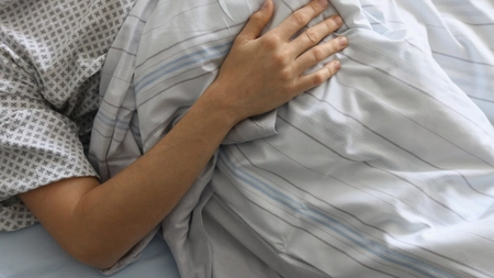 Cât rezistă coronavirusul pe piele? Descoperirea care ne arată cât de ușor ne putem îmbolnăvi