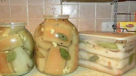 Cum se prepară slănina în saramură, o delicatesă care se topește în gură