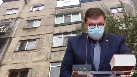 Rușinos! Consilier local USR-PLUS Iași, dator cu 1.000 euro la întreținere. Iulian Nicolau face valuri, deși a lăsat o scară de bloc fără căldură din cauza datoriilor