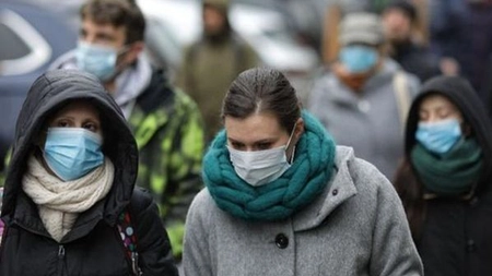 Masca de protecţie nu protejează în totalitate împotriva COVID-19, susţine RADEX