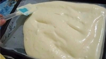 Cum faci blat pentru ruladă. Bonus: cremă de lapte