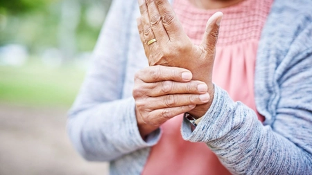 Osteoporoză: 10 sfaturi nutriționale pentru a vă întări oasele