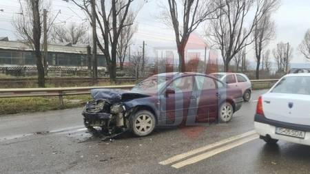Accident rutier în municipiul Iași. Au fost implicate două autoturisme EXCLUSIV - FOTO