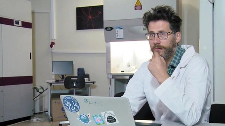 Incă un cercetător rus care lucra la vaccinul împotriva COVID-19 a căzut de la etaj. A murit