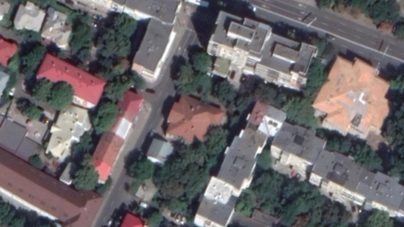 Poveste de vis cu o casă de lux cu etaj și curte de sute metri pătrați, aflată într-o zonă selectă din centru orașului Iași! Aceasta are, acum, un proprietar celebru (GALERIE FOTO)