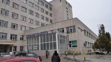 Iată cum decurge o operație de hernie de disc lombara, făcută de echipa medicală de la Spitalul de Neurochirurgie cu ajutorul tehnologiei de ultima generație