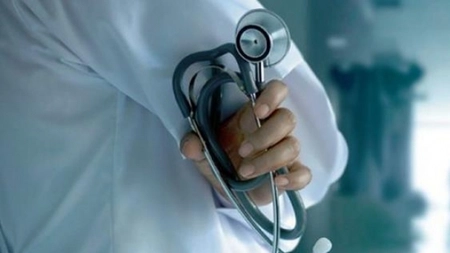 Încă un medic fals care făcea operaţii chirurgicale a fost prins de oamenii legii