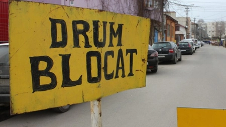 Coadă de maşini la intrarea în Iaşi dinspre Bucium, din nou. Un TIR s-a defectat