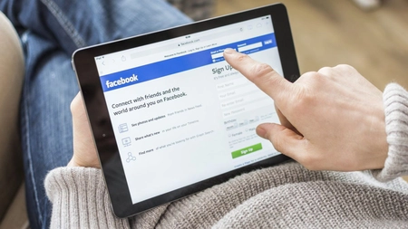 Trei moduri în care rețelele de socializare îți influențează negativ viața