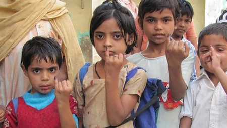 O boală tropicală face ravagii în India. „Febra misterioasă” care ucide copii