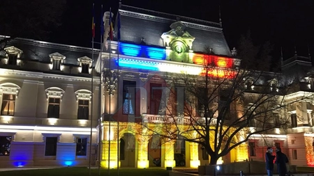 Iluminatul de sărbători, aprins de 1 Decembrie. Un număr uriaș de beculețe a înfrumusețat Iașul - FOTO/ VIDEO