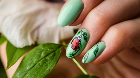 Tatuaje pe bază de apă de la rosalind.ro