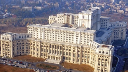 Parlamentul, spart noaptea trecută. Vinovatul: un irlandez beat