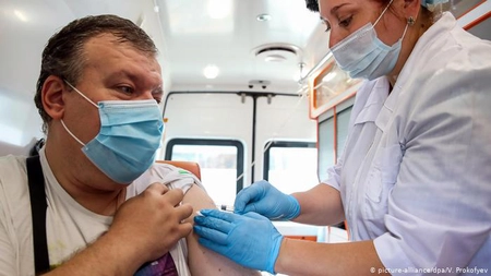 Ce condiții trebuie să respecte cei deja vaccinați de gripă ca să se vaccineze împotriva COVID-19