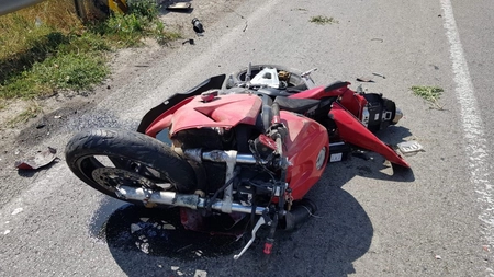 Accident rutier într-o localitate din Iași! Un adolescent a căzut de pe o motocicletă şi s-a rănit - EXCLUSIV