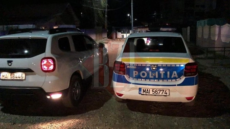 Două familii rivale au fost ieri-dimineață liniștite de mascați. Percheziții de amploare în 5 locații din Podu Iloaei. Săbii și furci confiscate