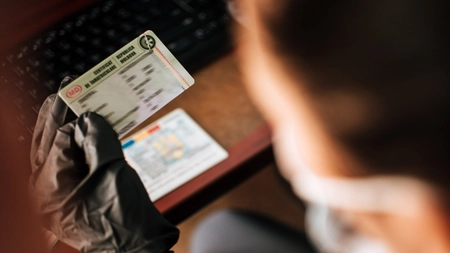 Infracțiuni depistate la frontierele Sculeni și Albița. Documente false, descoperite de polițiștii de frontieră