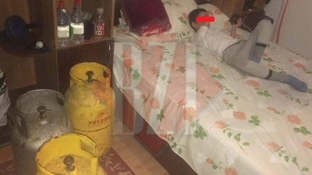 Iată buteliile care au explodat în apartamentul din Piatra Neamţ! Un bărbat s-a aruncat în aer alături de fiul acestuia  - EXCLUSIV/ FOTO