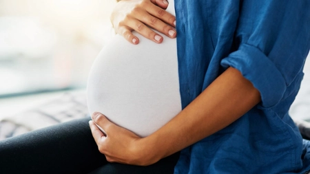 Anticorpii împotriva virusului SARS-CoV-2 se transmit de la mamă la făt, arată un nou studiu