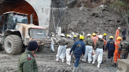 11 oameni au murit si sute sunt dispăruti după ce un ghețar din India s-a prăbușit