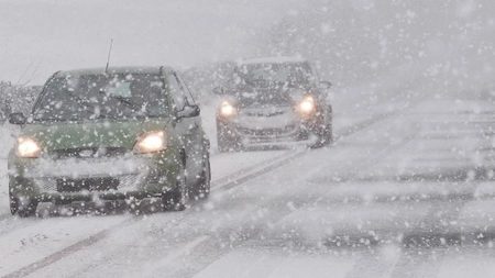 Avertizare meteo: Coduri galbene de ninsori, vânt și polei în mai multe județe din țară