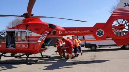 O pacientă în vârstă de 80 de ani transportată de urgentă la spital după ce a suferit mai multe arsuri