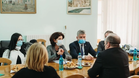 Ambasadoarea Franţei în România, Laurence Auer, a vizitat UMF din Iași