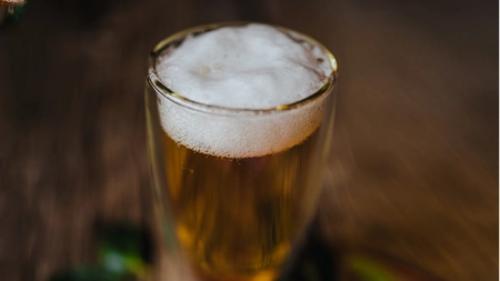 Berea, o băutură bogată în calorii? Consumul de bere te îngrașă?