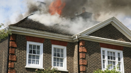 Ce să faci dacă îţi ia foc casa? Primul lucru care trebuie făcut
