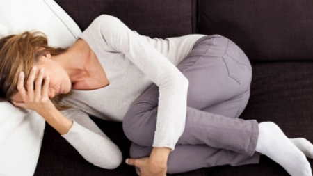 Roșu deschis, roșu închis, maro închis: de ce se schimbă culoarea sângelui menstrual?