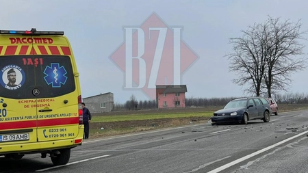Accident rutier în Iași! O ambulanță care trecea în momentul accidentului a oprit pentru a acorda primele îngrijiri medicale - FOTO/ EXLUSIV