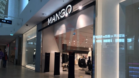 O clientă a cumpărat o rochie din magazinul Mango din Iași! Când a plătit, a fost făcută de toată rușinea. Afacerea spaniolilor este pe pierderi