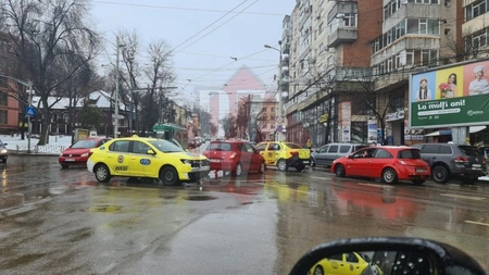 Accident rutier în municipiul Iași! Au fost implicate trei maşini - EXCLUSIV FOTO