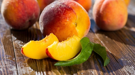 Câte calorii are o piersică: Beneficiile fructului atât de parfumat