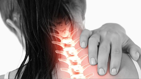 Dureri date de spondiloza cervicala: 4 remedii de la bunica