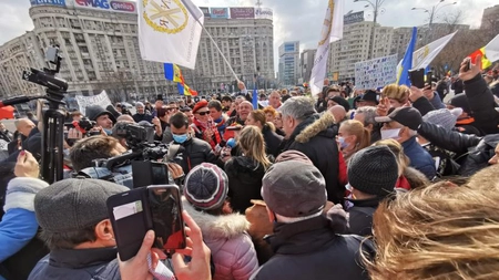 Cel mai mare protest organizat împotriva restricțiilor a început, la București - FOTO