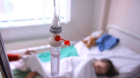 Starea copilului opărit cu ciorbă de la Huşi. Medicii ieşeni sunt încrezători în ceea ce o priveşte pe fetiță