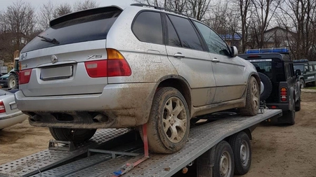 Un autoturism BMW X5 și țigări de contrabandă, reținute cu focuri de armă la frontiera de est - FOTO/ VIDEO