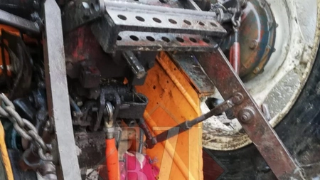 Accident în comuna Plugari! Un tractor s-a răsturnat <em class='ep-highlight'>peste</em> o persoană - EXCLUSIV/ FOTO