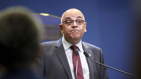 Raed Arafat a început să facă programul angajaţilor la privat: Poţi pleca de la muncă şi să faci cumpărături