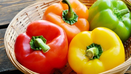 Dieta anti-cancer. Top 7 alimente sănătoase, care să nu-ţi lipsească din hrana zilnică