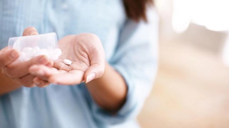 Uniunea Europeană negociază cu Pfizer și Merck privind aprobarea tratamentului anti-COVID-19