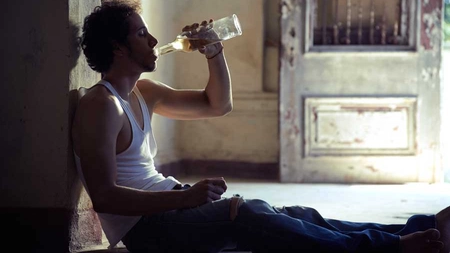 Ce să îi pui în băutură: Obiceiuri vechi, folosite pentru a scăpa de alcoolism