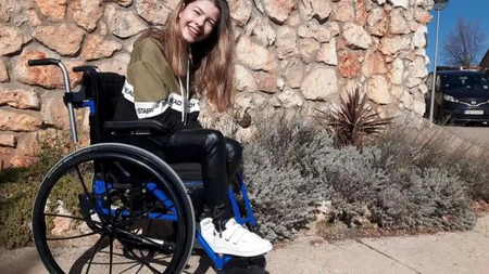 Studentă româncă la Madrid care și-a scris examenele cu nasul. «Dacă eu am reușit, atunci oricine poate!»