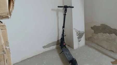 Un sucevean a furat o trotinetă electrică cu GPS și a ascuns-o în boxa blocului: Am încercat să o feresc de ploaie