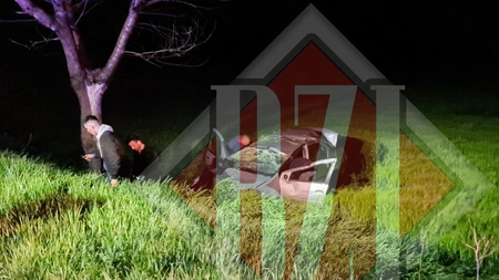 Accident rutier în localitatea ieșeană Lețcani. Un autoturism a ieșit în decor și s-a rostogolit - Exclusiv, Galerie Foto, Video