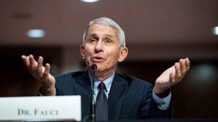Dr. Anthony Fauci anunţă faptul că autorităţile ar putea să renunţe la obligativitatea purtării de mască de protecţie în interior