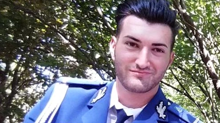 Seamănă ca două picături de apă și nici nu-i poți deosebi! El e sosia lui Smiley!
