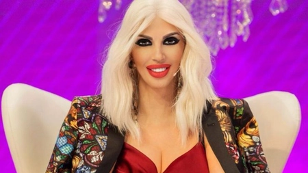 Raluca Bădulescu poartă perucă. Vedeta are o colecție de trei sute de astfel de piese